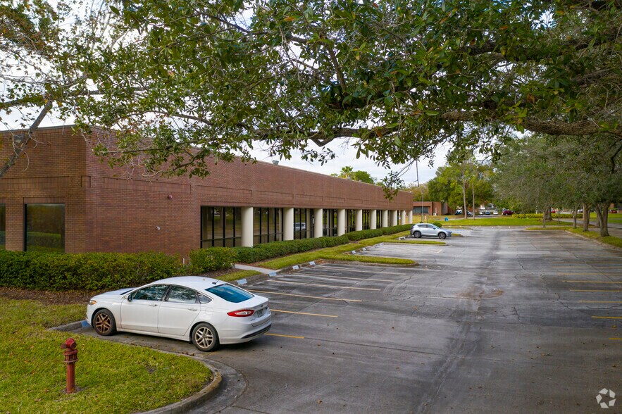 More Photos Of 9501 Princess Palm Ave, Tampa Unknown For Lease