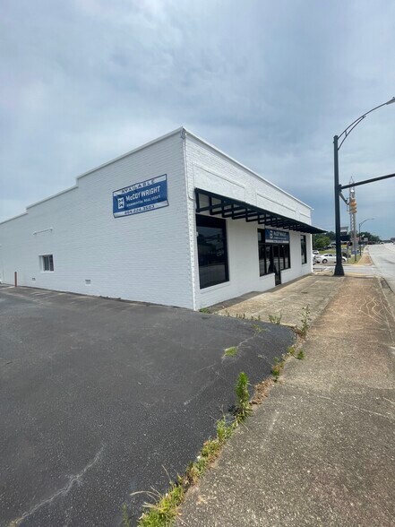 More Photos Of 1702 N Main St, Anderson Restaurant For Lease