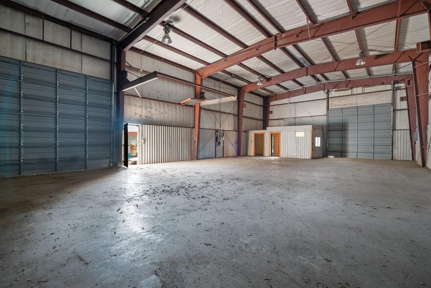 More Photos Of 503 W Central Ave, Comanche Warehouse For Sale