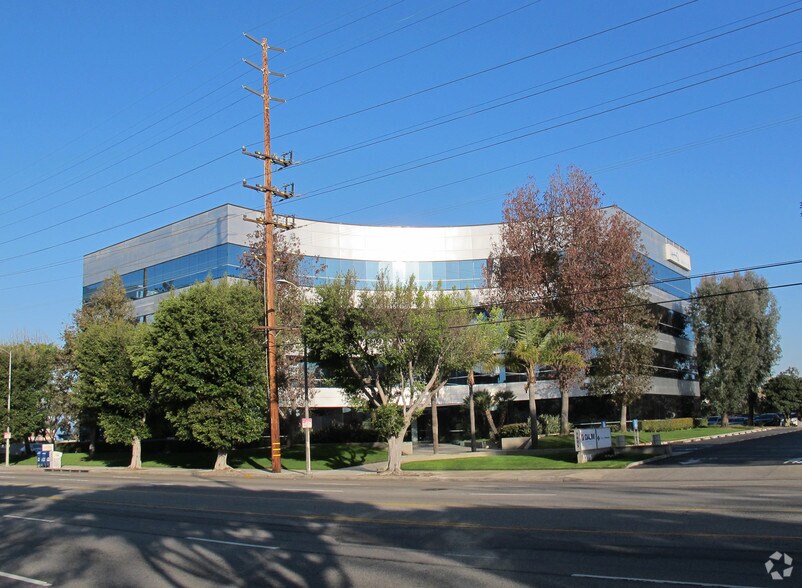More Photos Of 1025 W 190th St, Gardena Office For Lease