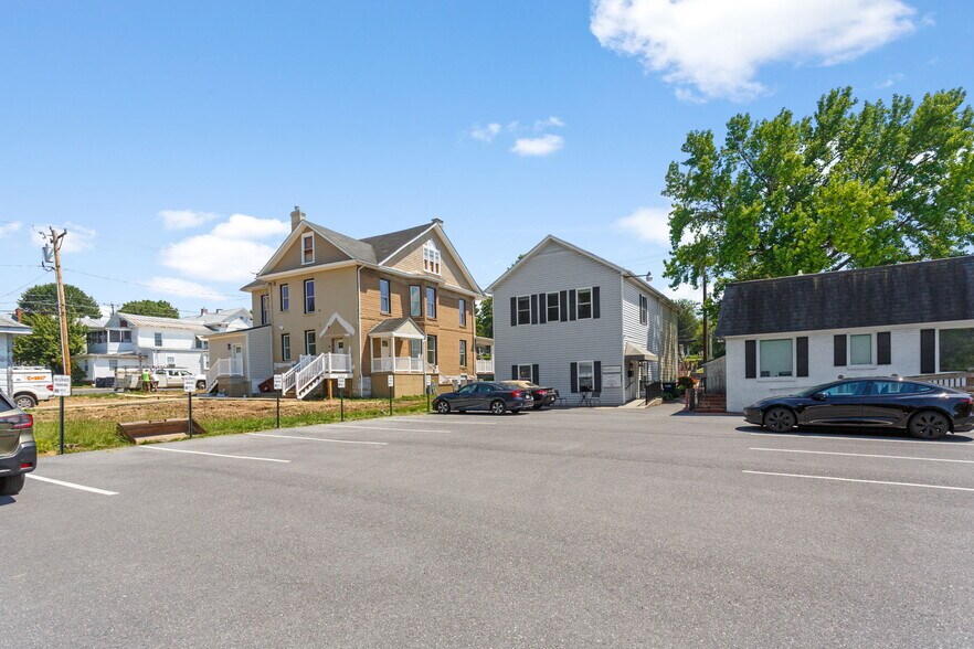 More Photos Of 380 E Market St, Harrisonburg Office For Lease