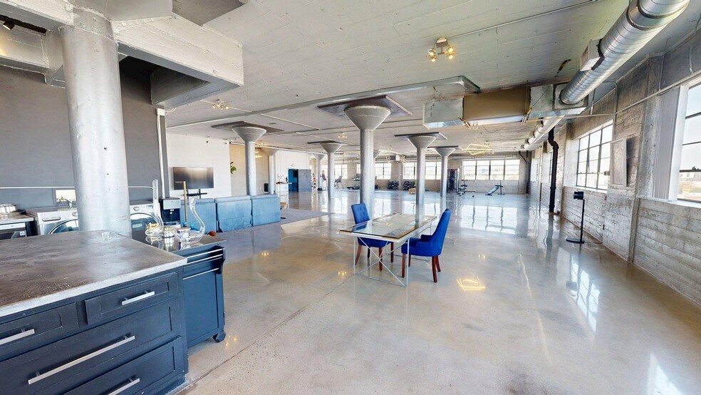 More Photos Of 530 E 8th St, Los Angeles Showroom For Lease