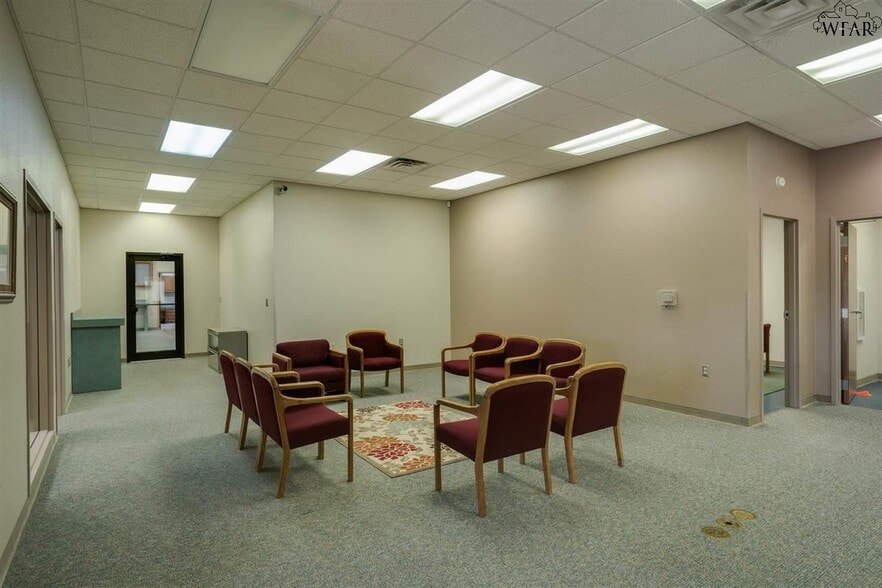 More Photos Of 2618 Old Iowa Park Rd, Wichita Falls Bank For Lease