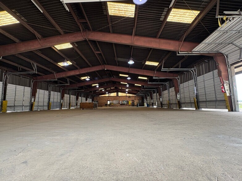 More Photos Of 2650 Western Ave, Knoxville Truck Terminal For Sale