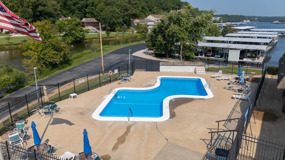 More Photos Of 20 Crown Dr, Camdenton Apartments For Sale