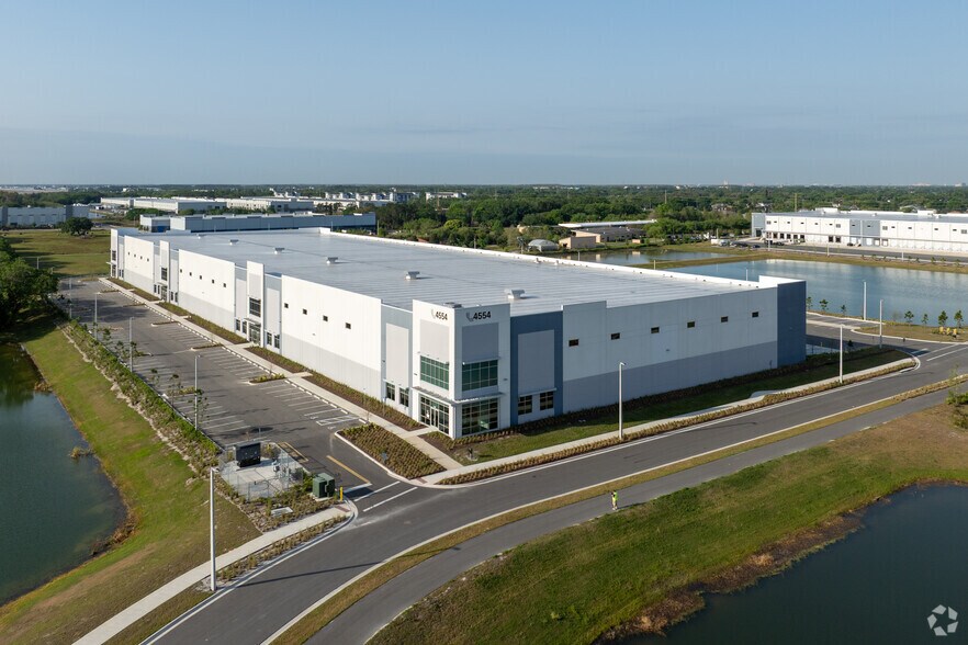 More Photos Of 5501 Lee Vista Blvd, Orlando Unknown For Lease