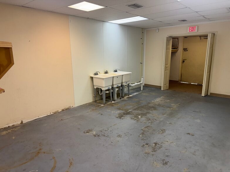 More Photos Of 1002 Manatee Ave, Bradenton Freestanding For Lease