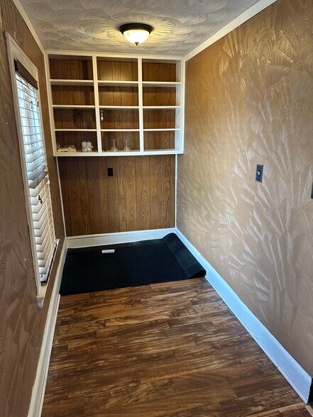 More Photos Of 942 N Main St, Akron Storefront Retail Office For Lease