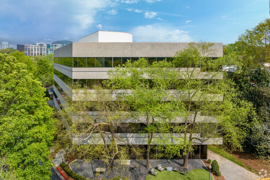 More Photos Of 180 Interstate N Pky SE, Atlanta Office For Lease