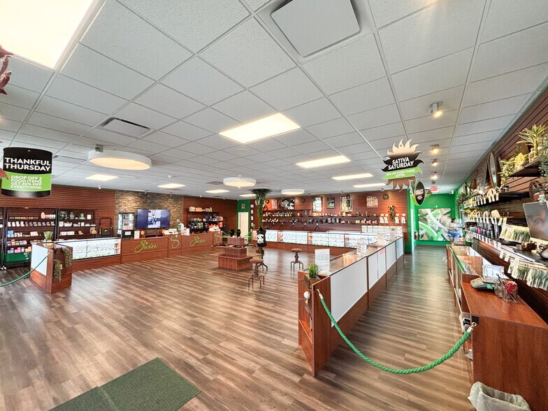 More Photos Of 1011 S Glenstone Ave, Springfield Freestanding For Lease