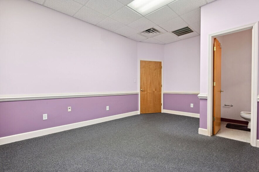More Photos Of 43 Office Park Dr, Jacksonville Medical For Lease