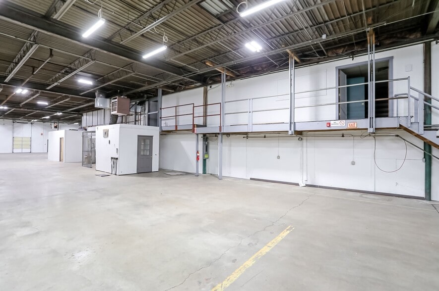 More Photos Of 2334 Production Dr, Indianapolis Warehouse For Lease