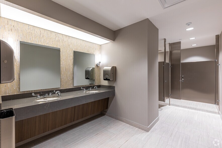 More Photos Of 500 E Border St, Arlington Office For Lease