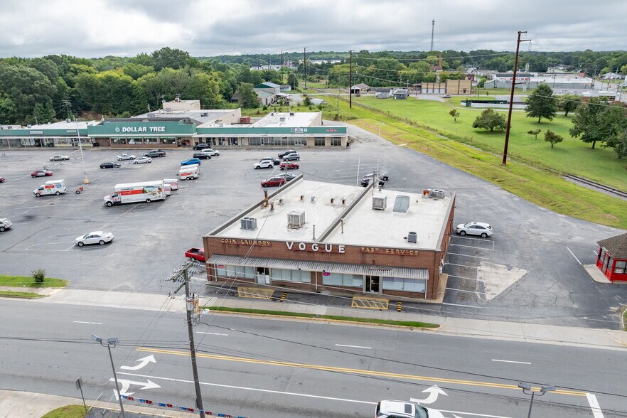 More Photos Of 506 N Main St, Emporia General Retail For Sale