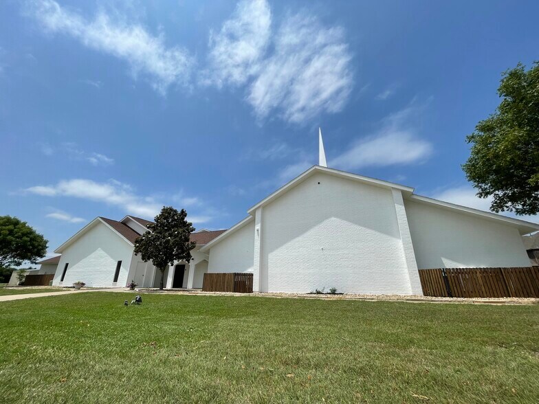 More Photos Of 6600 New York Ave, Arlington General Retail For Lease