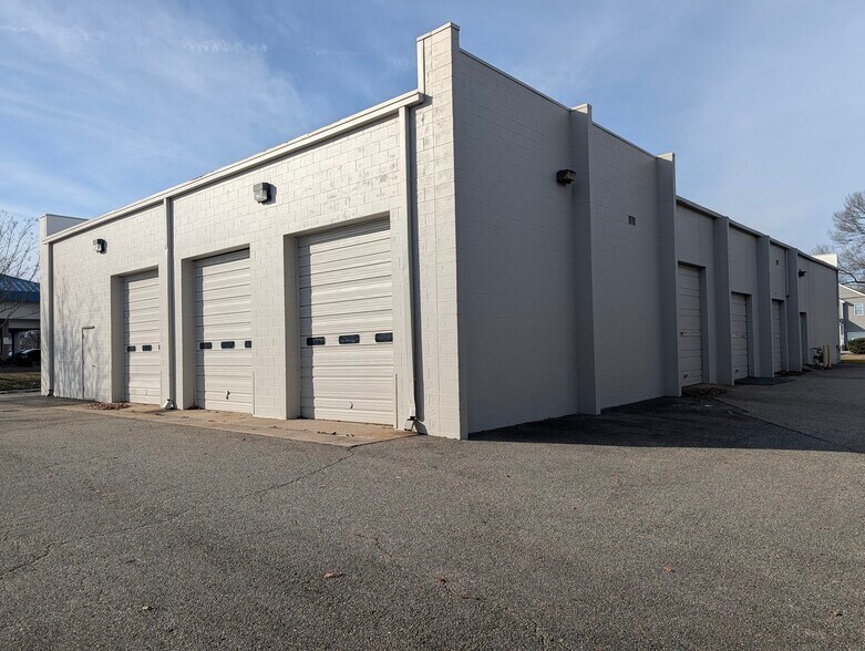 More Photos Of 1822 Todds Ln, Hampton Freestanding For Lease