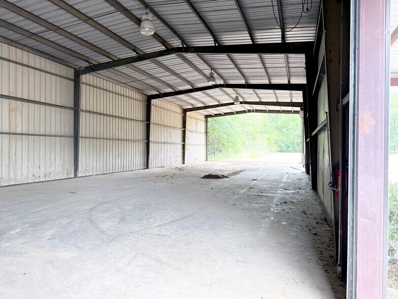 More Photos Of 378 Eastland Rd, Dothan Distribution For Sale