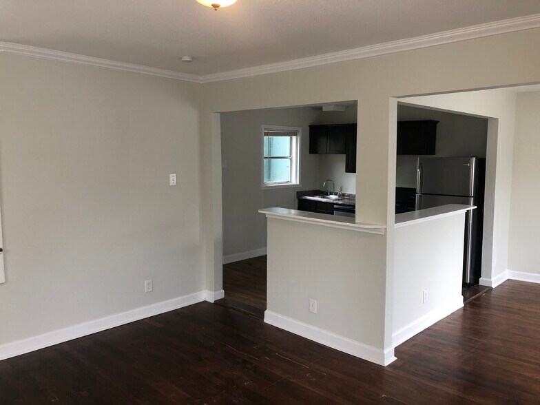 More Photos Of 261 Claremont Ave, San Antonio Multifamily For Sale