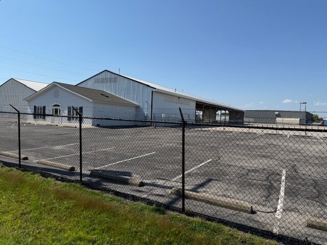 More Photos Of 951 Maxwell Ave, Evansville Light Manufacturing For Sale