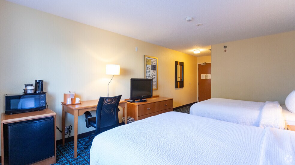 More Photos Of 5200 Cardinal Square Blvd, Saginaw Hotel For Sale