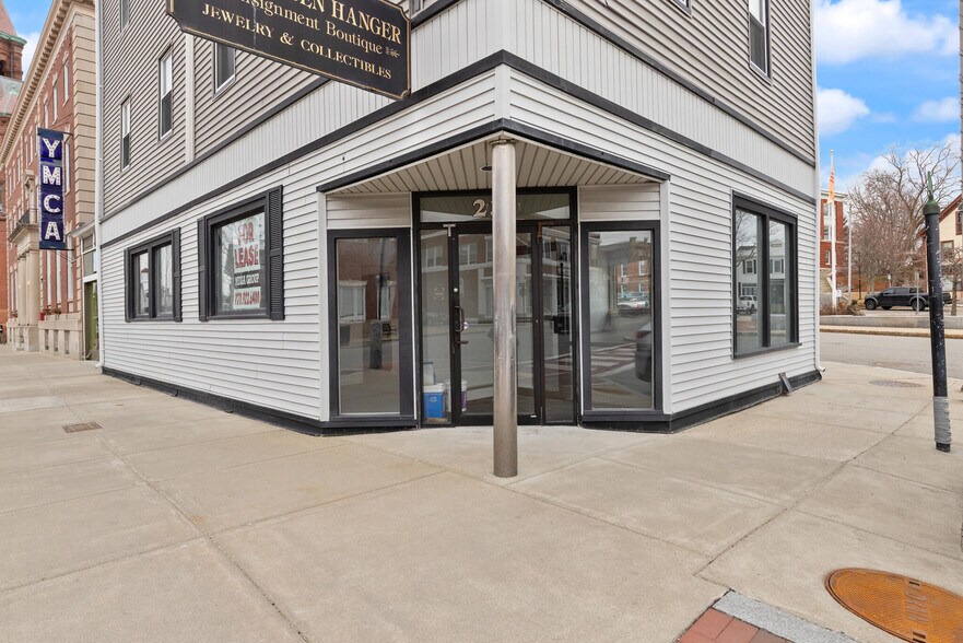 Primary Photo Of 231 Cabot St, Beverly Storefront Retail Residential For Lease