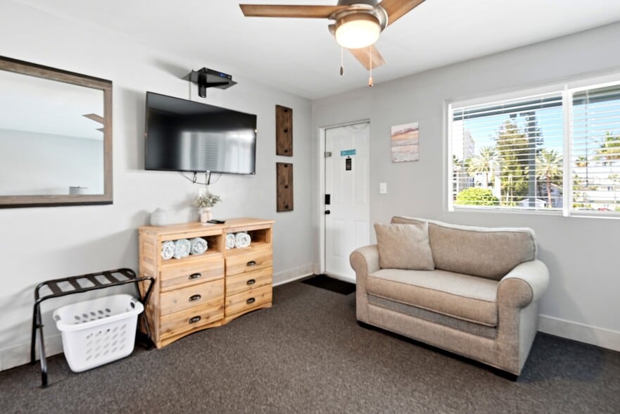More Photos Of 11965 Gulf Blvd, Treasure Island Hotel For Sale