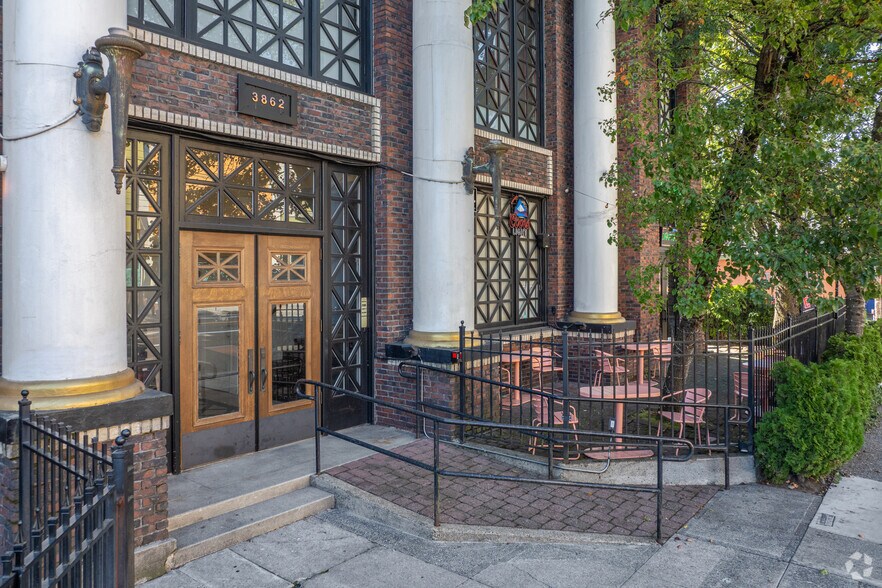 More Photos Of 3862 SE Hawthorne Blvd, Portland Movie Theatre For Sale