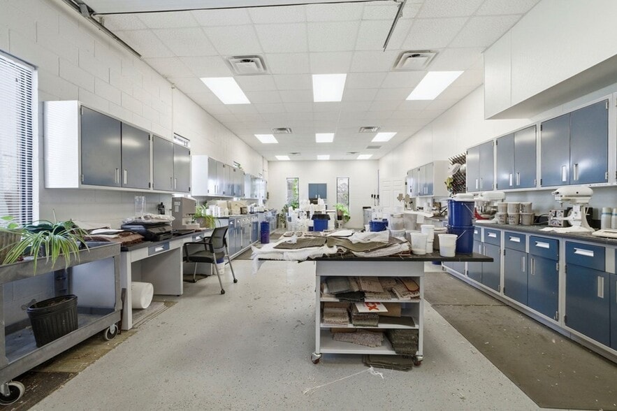 More Photos Of 2124 Hamilton St, Dalton Research And Development For Sale
