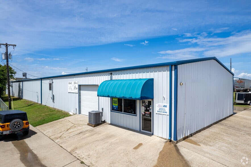 More Photos Of 7766 N Interstate Hwy 35, Temple Warehouse For Lease