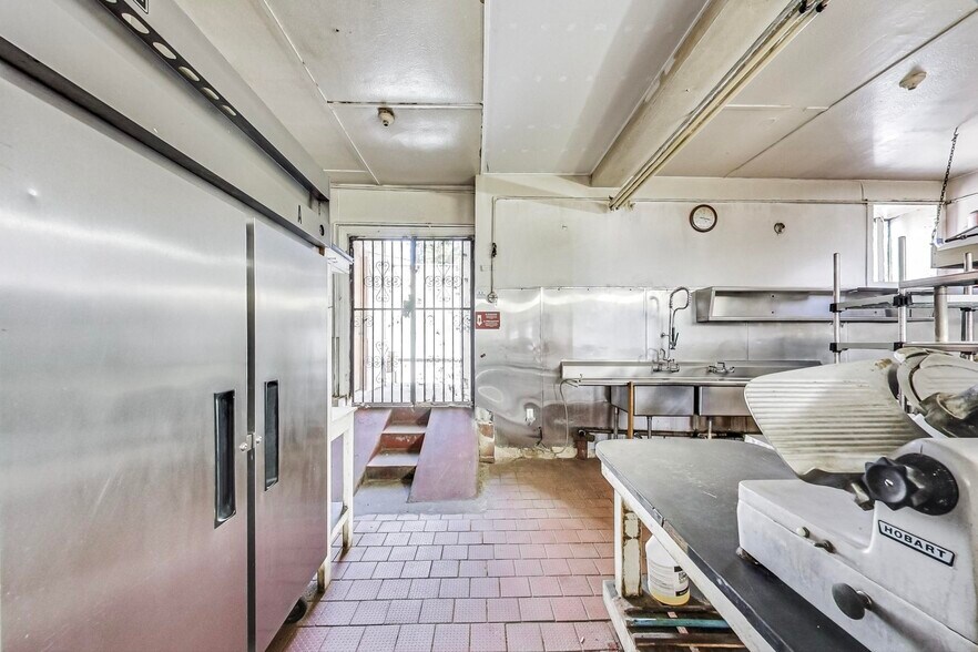 More Photos Of 2811-2815 Telegraph Ave, Berkeley Storefront Retail Residential For Sale