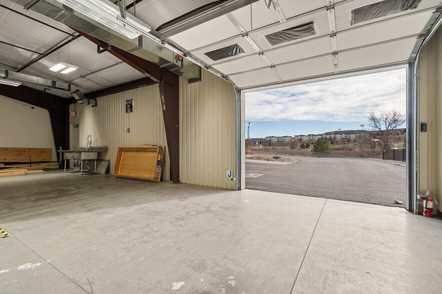 More Photos Of 607 & 647 S Gilbert St, Castle Rock Manufacturing For Lease