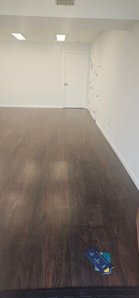 More Photos Of 711 N Main St, Pleasantville General Retail For Lease