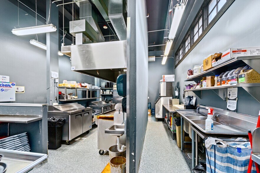 More Photos Of 933 Market St, Tacoma Storefront For Sale