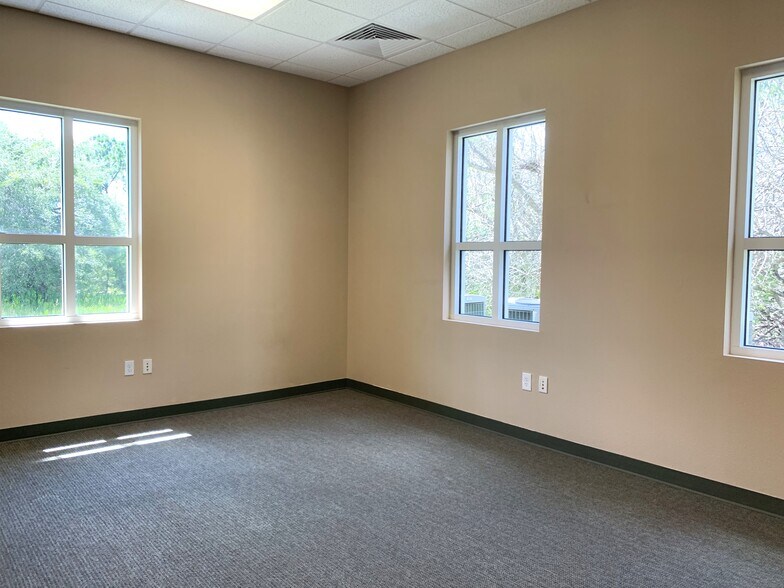 More Photos Of 5586 Broadcast Ct, Lakewood Ranch Medical For Lease