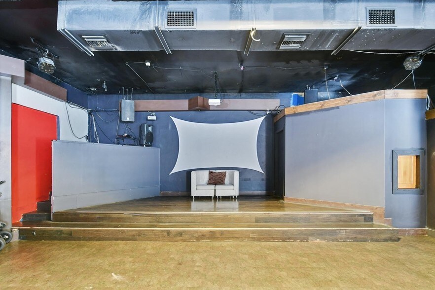 More Photos Of 47 W Amelia St, Orlando Bar For Sale