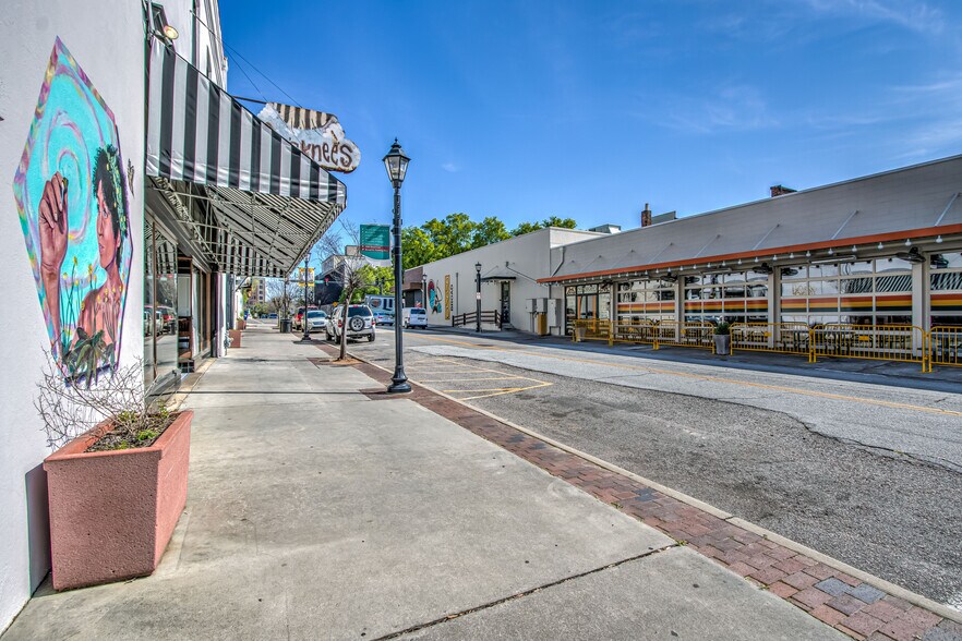 More Photos Of 215 10th St, Augusta General Retail For Sale