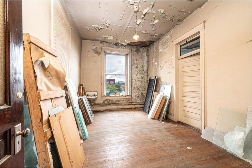 More Photos Of 812 West Ave, Lenoir Storefront Retail Office For Sale