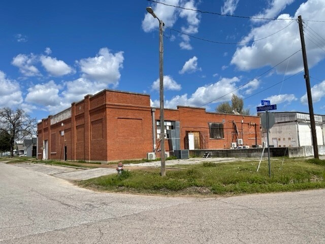 More Photos Of 227 S Philadelphia Ave, Shawnee Warehouse For Sale