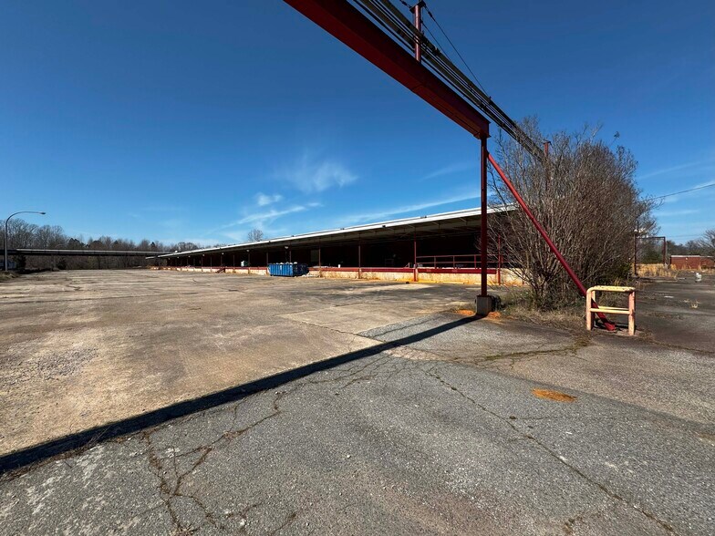 More Photos Of 5200 S Main St, Salisbury Industrial For Sale