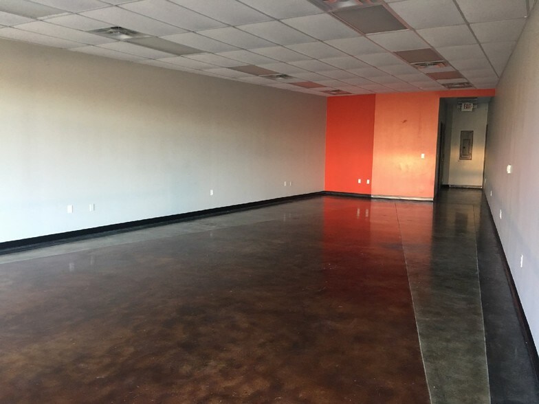 More Photos Of 1641 W 15th St, Fayetteville Freestanding For Lease