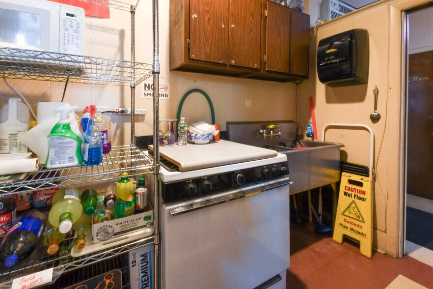 More Photos Of 38 Reid St, Amsterdam Specialty For Sale