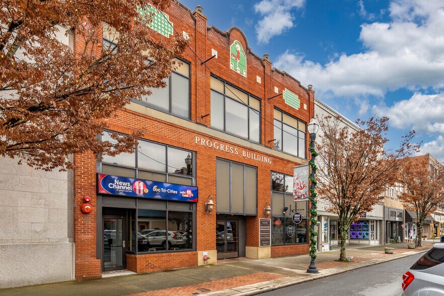More Photos Of 247 Broad St, Kingsport Loft Creative Space For Sale