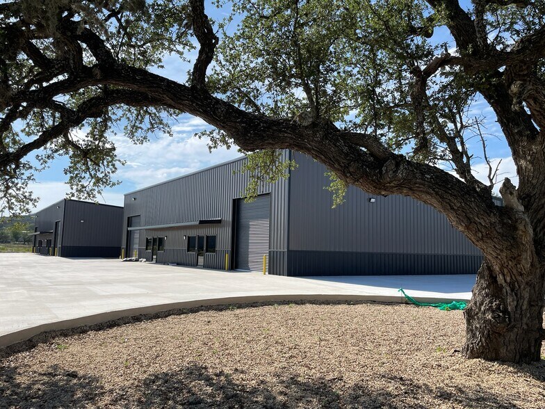 More Photos Of 606 Mill Run, Kerrville Warehouse For Lease
