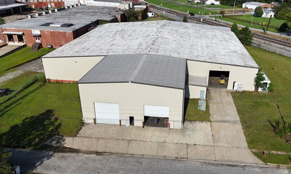 Primary Photo Of 306 Rogers St, Barnesville Warehouse For Sale