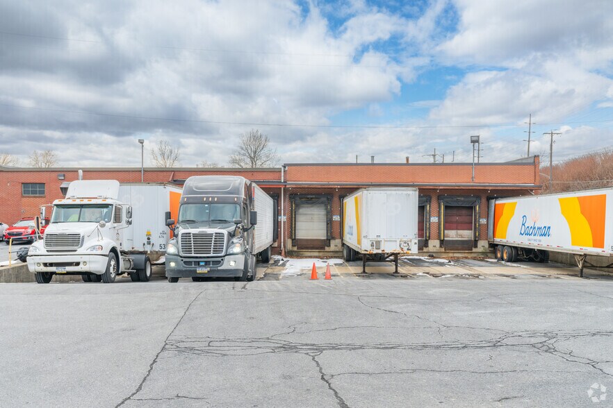More Photos Of 51 Spring Valley Rd, Reading Warehouse For Lease