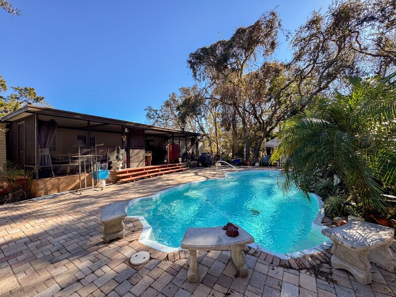 More Photos Of 15525 Shady Hills Rd, Spring Hill Restaurant For Sale