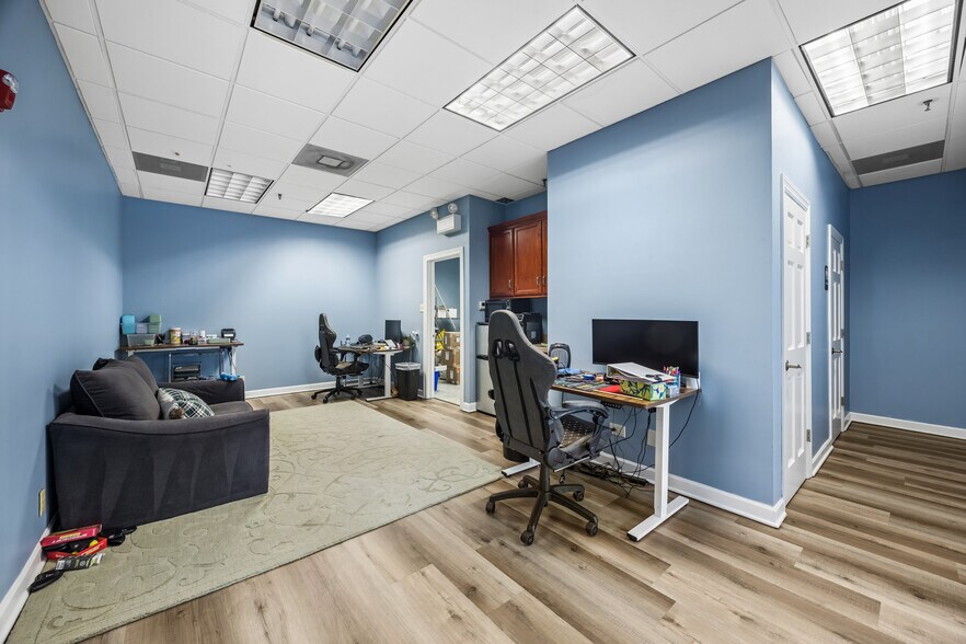 More Photos Of 17720-17724 Oak Park Ave, Tinley Park Office For Sale