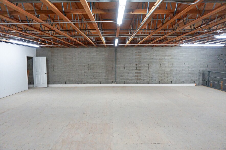 More Photos Of 1455 E University Dr, Mesa Showroom For Sale