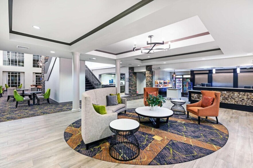 More Photos Of 5485 Financial Plz, Shreveport Hotel For Sale