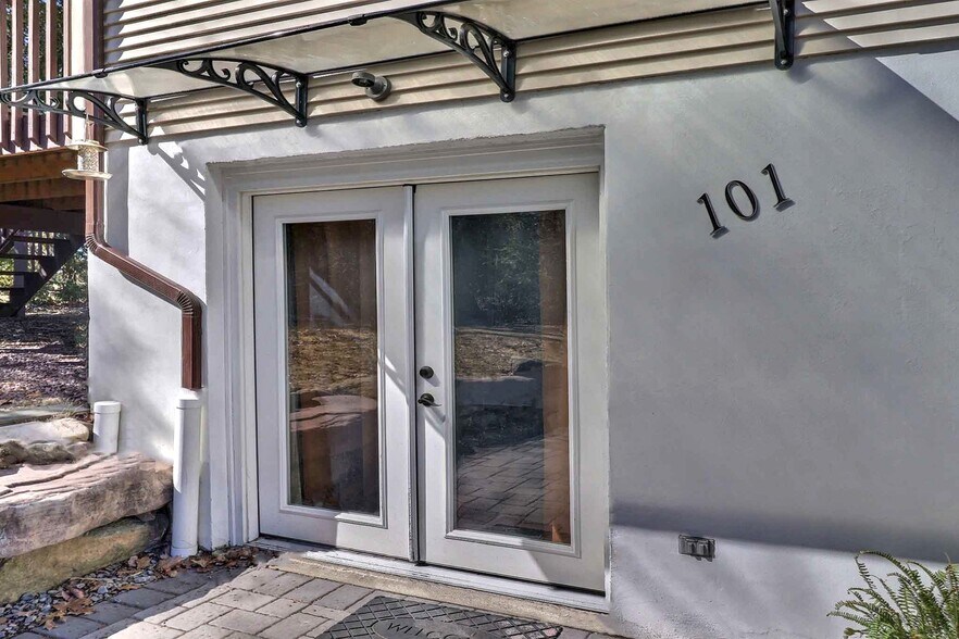 More Photos Of 3360 PA-940, Mount Pocono Specialty For Sale